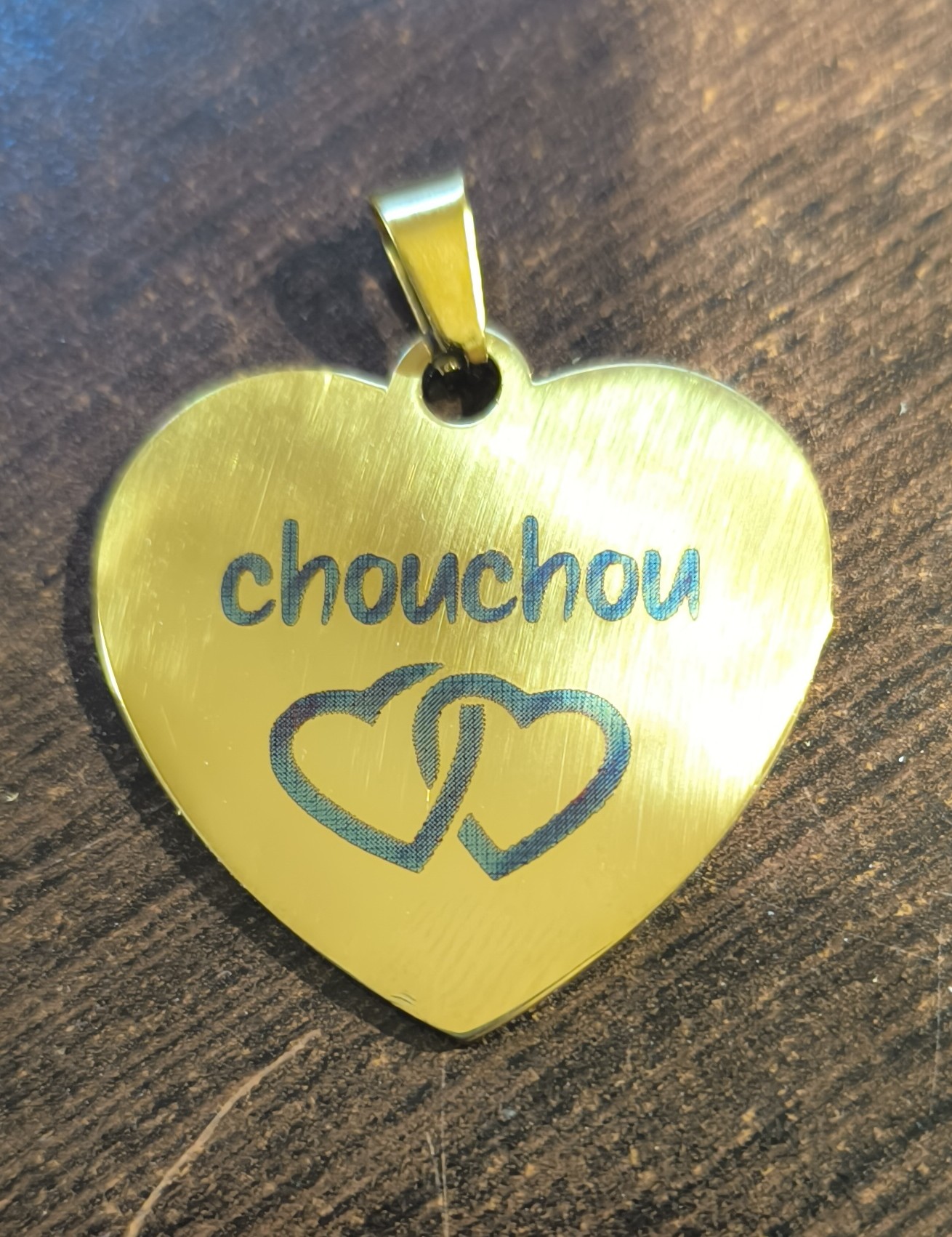 gravure sur pendentif bronze 